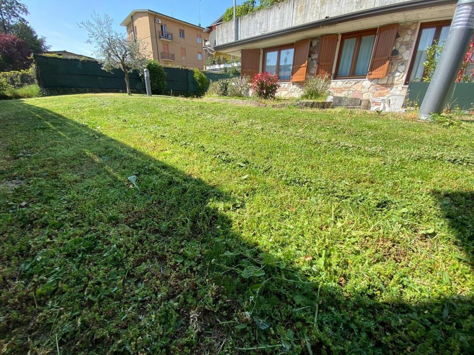 Studio-Apartment Mit Terrasse Und Garten Desenzano del Garda Exterior photo